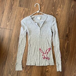 American Eagle Logo Long Sleeve Waffle Henley Shirt - Grey/Pink